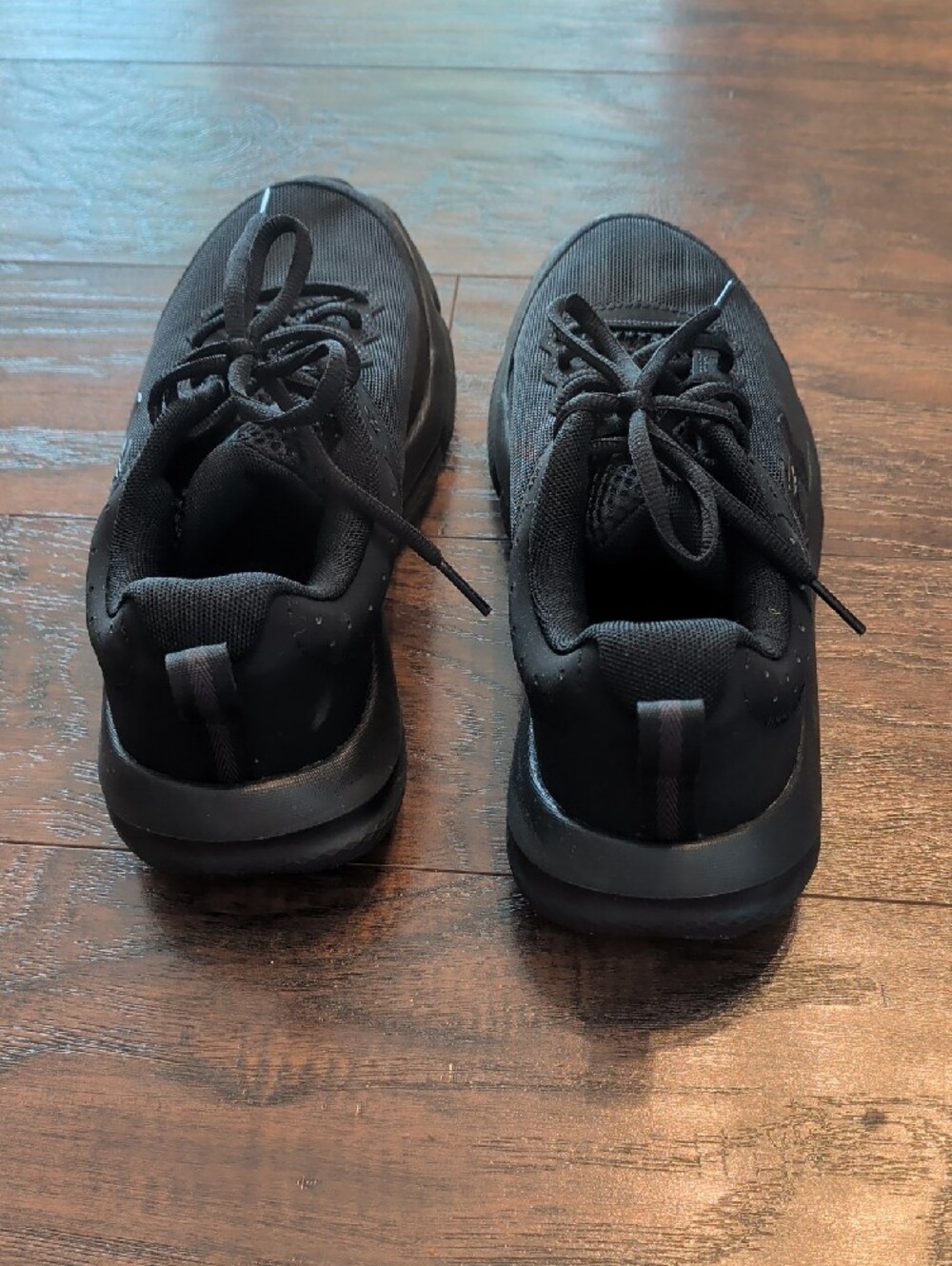 Women Black Athletic Sneakers - Classic Lightweight School Shoes - Picture 3 of 8